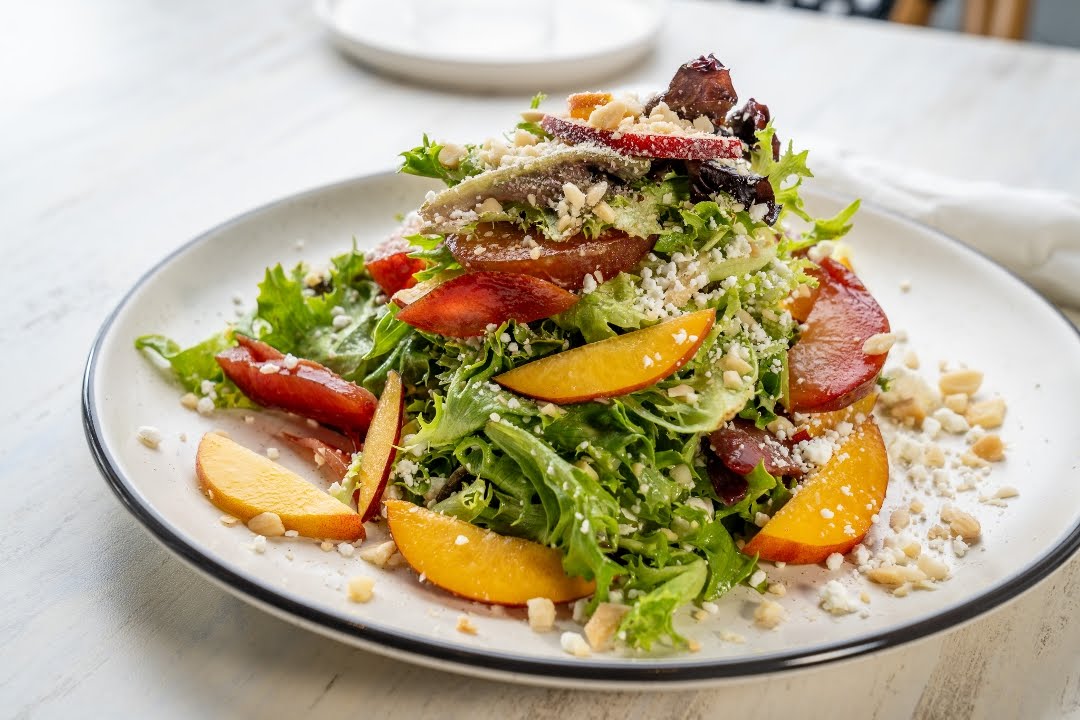 Pearl Restaurant and Ponche Tiki Bar by null