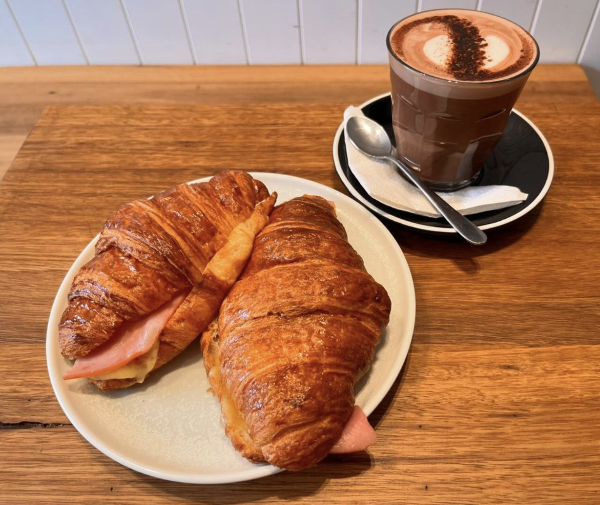 Essence Coffee by null