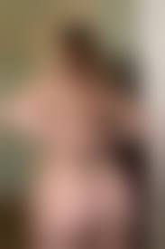 Voluptuous ass curving nude |She Bends Over And Reveals Her Curvy Ass To The Camera - XVIDEOS.COM