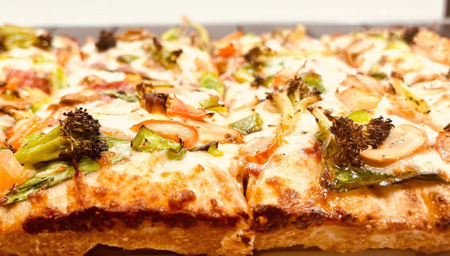 Motown's Pizza by null