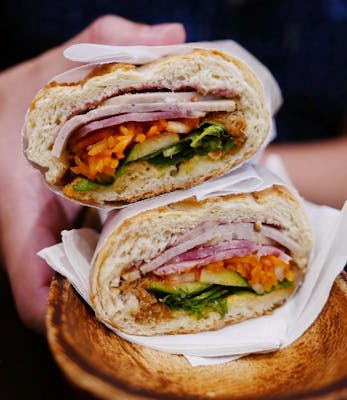 Banh Mi Zon by null