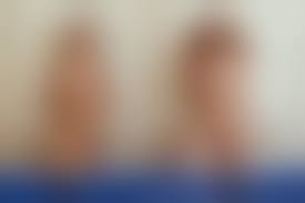 голые подруги|Три голые подруги подставляют вместе попки, обнаженные сексуальные девушки  в постели, улыбки, свободные пезды, erogirls (8151). Эротические обои, голые  девушки