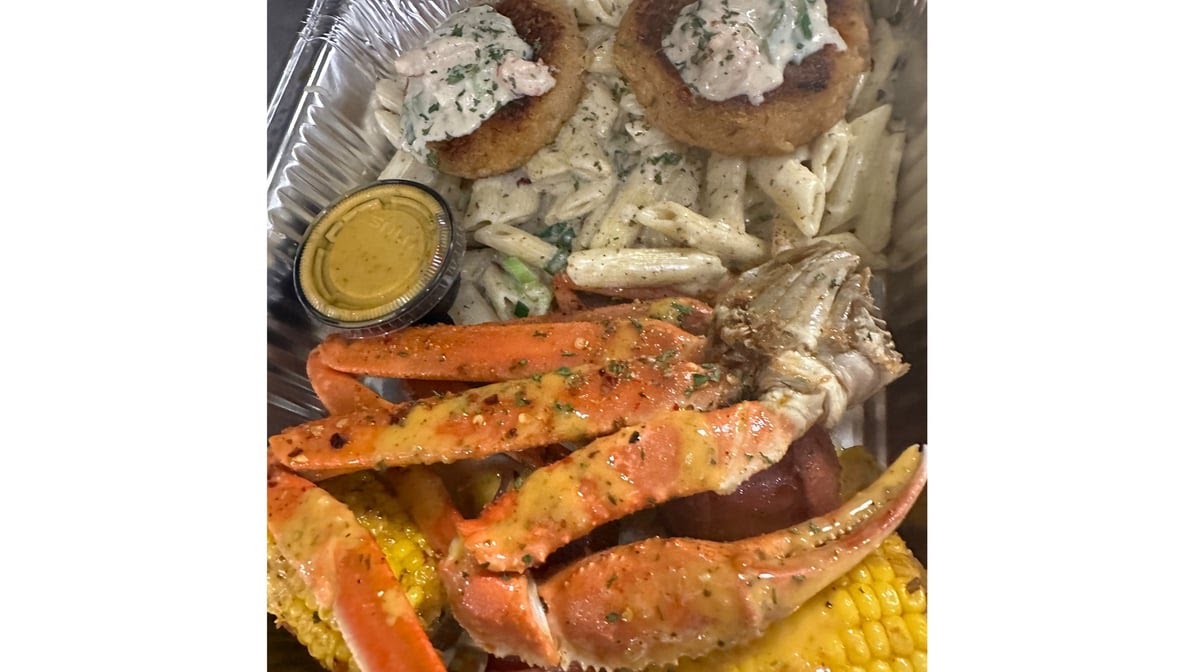 Pee-Wee's Crab Cakes on the Go of Texas by null