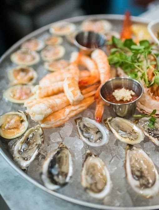 Hank’s Oyster Bar on the Wharf by null