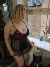 Chubby blonde milf puttin lotion on her skin porn pictures photos sex images pictoa jpg x Chubby blonde milf