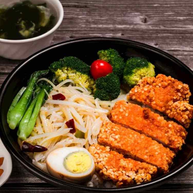 Wen's noodle and Ramen 云南米线和拉面 by null