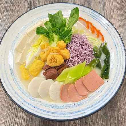 A Spicy Pot 一家麻辣烫 by null