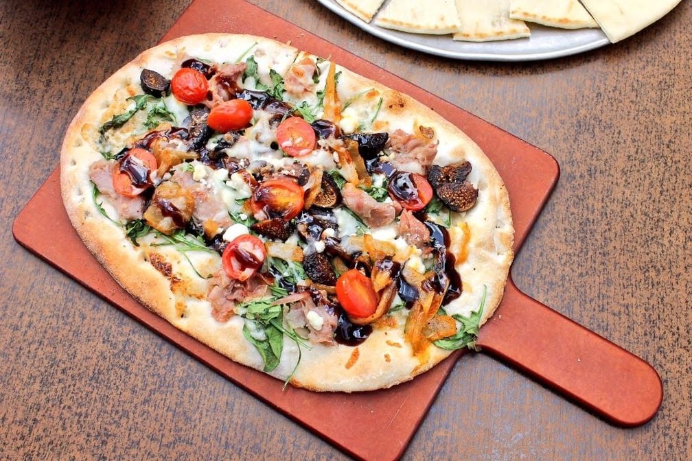 Naples Flatbread Kitchen & Bar by null