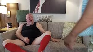 Urso musculoso peludo flexionando em cuecas boxer pretas pornhub gay jpg x Urso interior