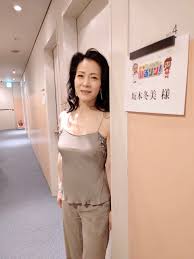 坂本冬美アイコラ|坂本冬美 「#ほろ酔い満月 」 坂本冬美のダンスに注目🌕💃 | TikTok