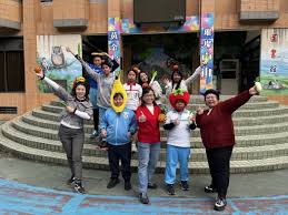 蔡淑華 無修正|帶了半個家😂（一次5個人來洗頭、剪髮💇、燙頭髮、按摩💆‍♀️） 包下了美髮店💈整個時段😌 下次我們全家都來可能要包2-3個時段😅  今天看到可愛的阿貴，小貴賓🐶 #奈比美髮