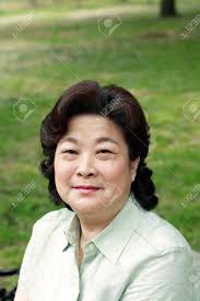 シニア女性|シニア女性 – maroke stock｜写真素材をフォトグラファーから直接購入できるストックフォトサイト