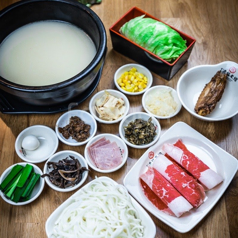 Crossing Bridge Rice Noodle Duluth 十秒到云南过桥米线 by null