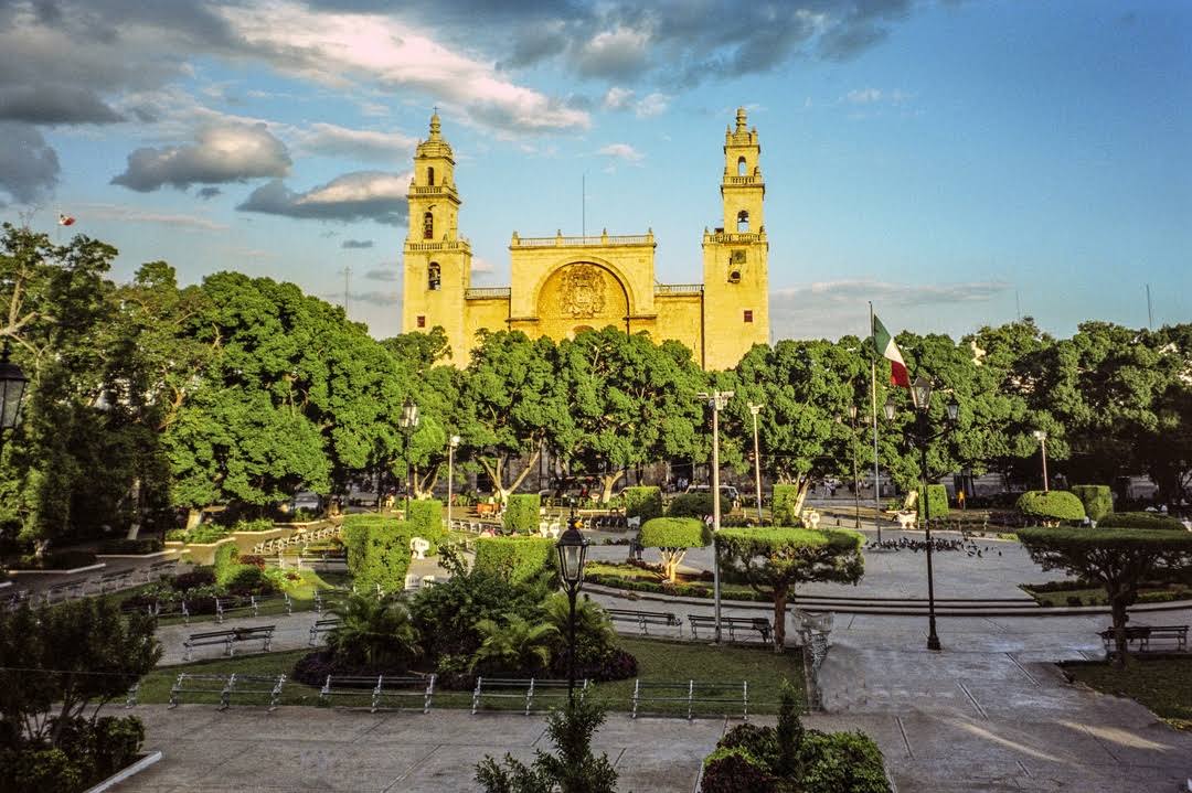 Plaza Grande image
