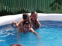 rajce.idnes.cz backyard 25|Léto 2007 - Terka 19, Ondra 15, pouť, táta 60 – Renáta – album na Rajčeti