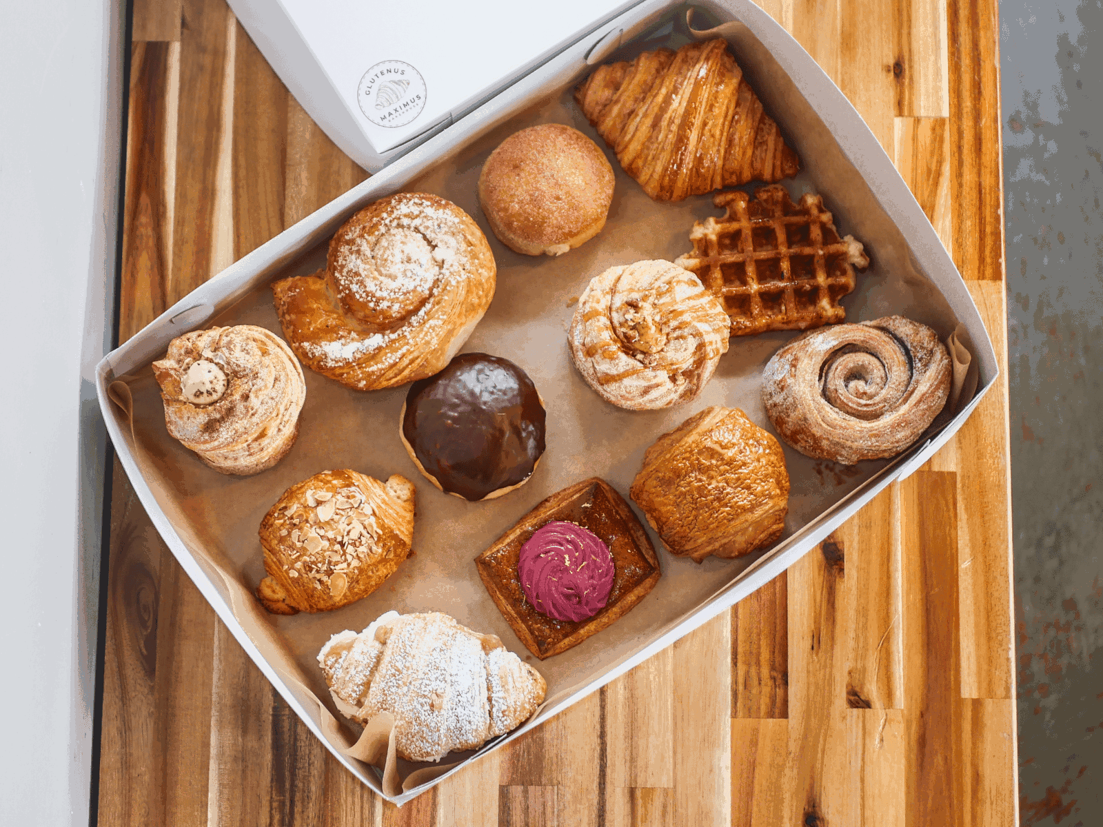 Glutenus Maximus Bakehouse by null