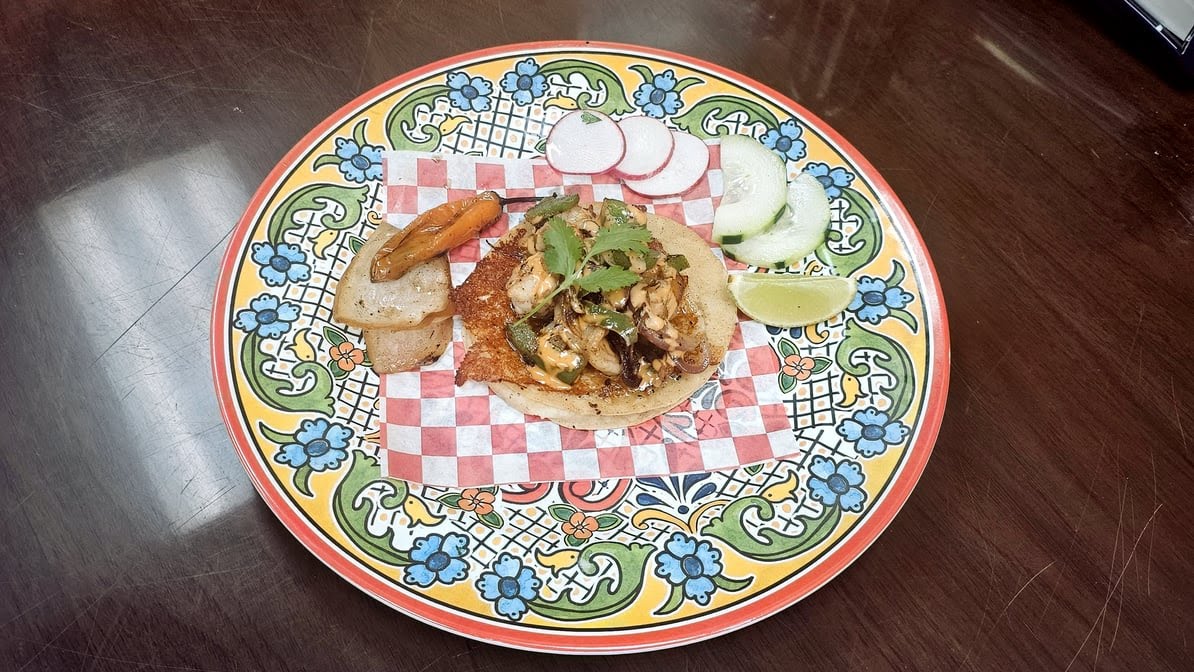 Tacos y Mariscos Los Carnales inc. by null