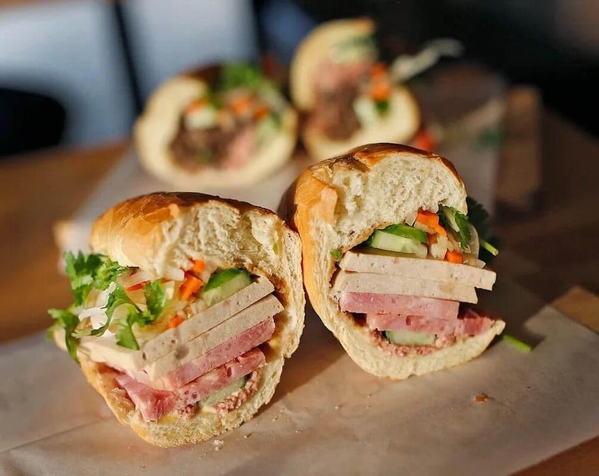 Banh Mi Hem by null