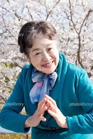 シニア女性|65歳からの仕事の見つけ方！シニア女性向けの求人やおすすめの資格を紹介 - 家事代行・家政婦ならきらりライフサポート