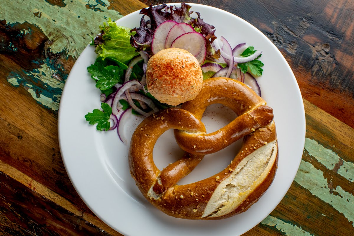 Ludwigs Biergarten by null