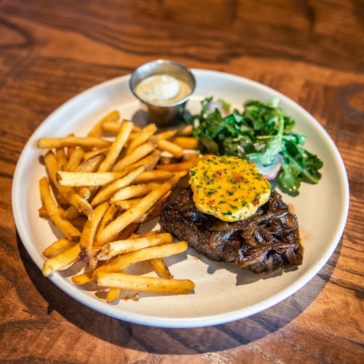 Blatt Beer & Table by null