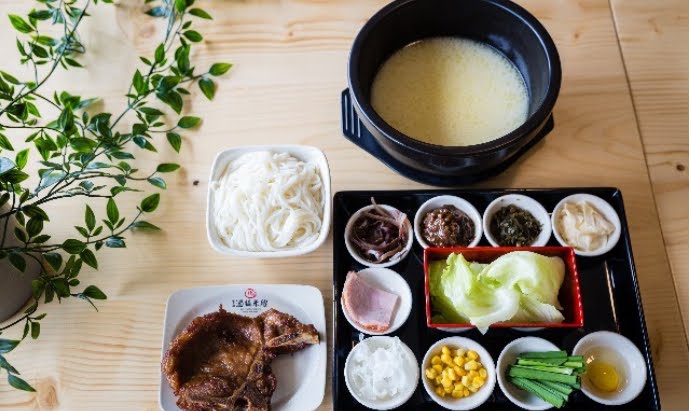 Ten Seconds Yunnan Rice Noodles / Nai Brother Chinese Sauerkraut Fish by null