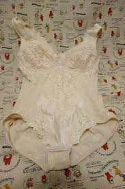 下着女装　百合子|痛風に苦しむ下着姿の美熟女が性欲をたぎらせ王座防衛！最後は熱いキスを交わし熱闘は大団円！（バトル・ニュース） - Yahoo!ニュース