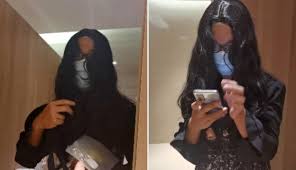 小学厕所偷拍|同事放相机在厕所偷拍被老板娘抓到... |【十万个WTF】| 低清Dissy | | 做么要偷拍人上厕所😠 *内附偷拍相机款大家注意小心⚠️  🔥「低清YT看full video」💥 【