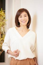 シニア女性|微笑むシニア女性 写真素材 [ 6781045 ] - フォトライブラリー photolibrary