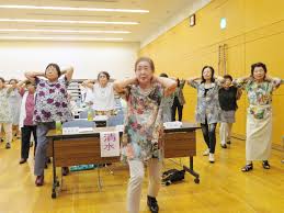 老人クラブ 女性 集合写真|