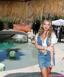 Hayden panettiere returns red carpet critics choice award treatment postpartum depression jpg x Alyn lind