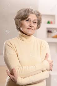 シニア女性|70代 女性モデル EMS機器の撮影！ - 株式会社ステージ | 40代〜80代、ミドル・シニアタレントモデル女優俳優の芸能事務所