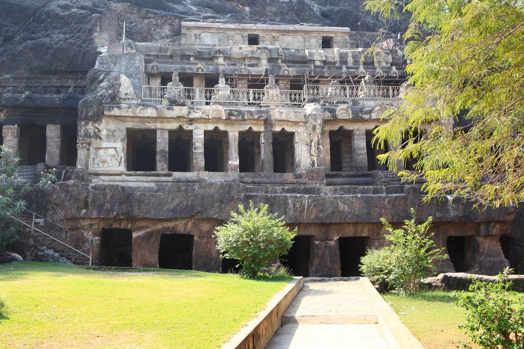Undavalli Cave Temple image