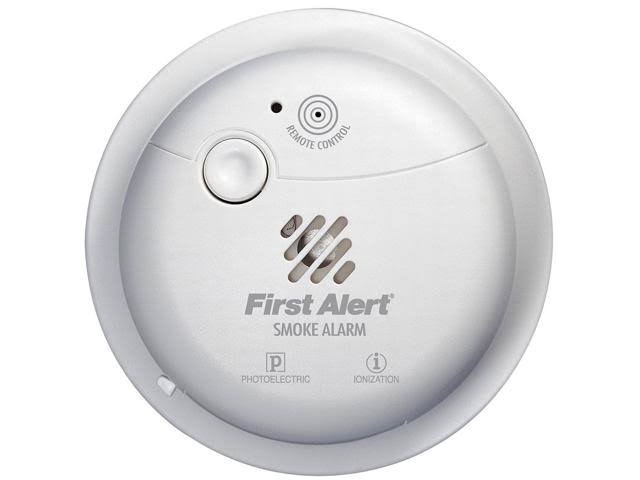 First Alert SA302CN Double Sensor Battery Powered Smoke and Fire Alarm - White