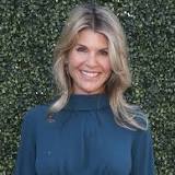 Lori Loughlin's 1st Red Carpet Since College Admissions Scandal