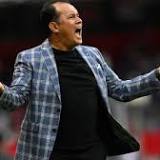 Juan Reynoso signs contract, he is officially the new coach of Peru's soccer team