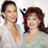 Ashley Judd Remembers Late Mom Naomi Ahead of Mother's Day: 'Wasn't Supposed to Be This Way'