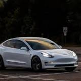 Federal investigators step up probe into Tesla Autopilot crashes