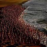 Australia: Thousands pose nude for Spencer Tunick's cancer photo shoot on Sydney's Bondi Beach