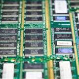Memory chip price drops widen