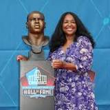 Watch: Sam Mills' bronze bust presented at Hall of Fame ceremony